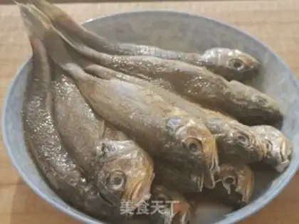 Make Dry, wild, yellow fish step 1