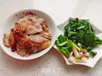 Make Garlic fried sausage step 1