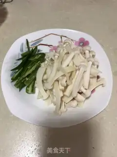Make Clear the white mushrooms step 0