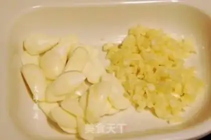 Make Celery fried abalone mushrooms step 1