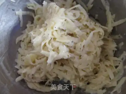 Make Salmon potato pizza step 1