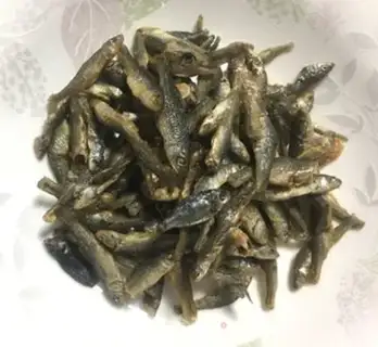 Make Spicy dry fish step 1