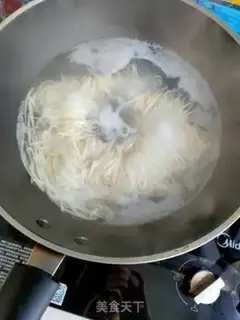 Make Sea cucumber noodles step 4