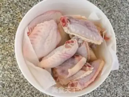 Make The honey is on the wings step 0