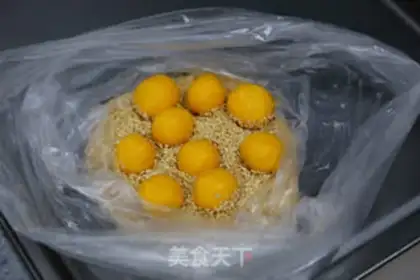 Make Pumpkin sesame ball step 8
