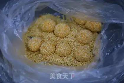 Make Pumpkin sesame ball step 9