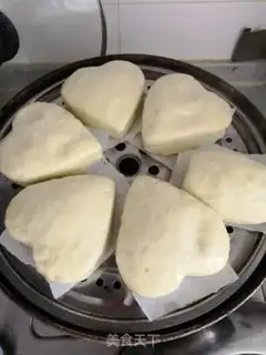 Make Spinach heart buns step 9