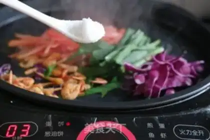Make Spring rolls step 4