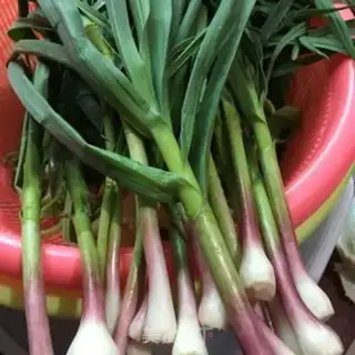 Make Five flowers with garlic step 0