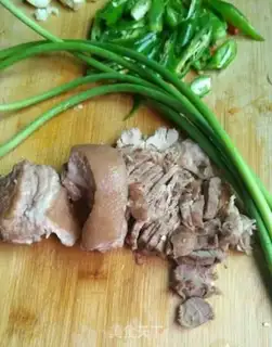 Make Garlic fried elbow meat step 0