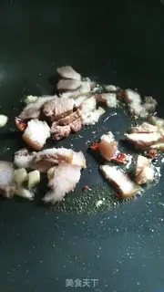 Make Garlic fried elbow meat step 2