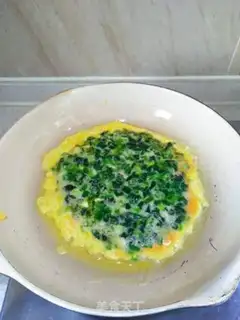 Make The spinach egg stand step 2