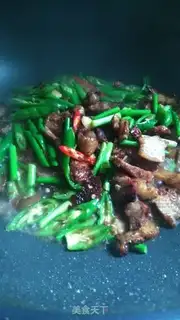 Make Garlic fried elbow meat step 4