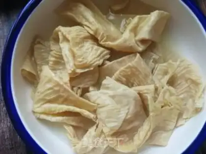 Make Lettuce with artificial meat step 0