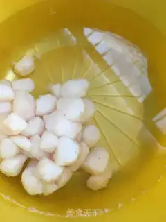 Make Hot noodles for fresh berry step 2