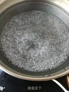 Make Hot noodles for fresh berry step 3