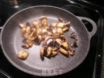Make The 9th floor tower fried mushrooms and sweet beans step 1