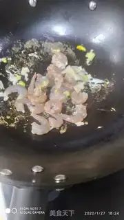 Make Shrimp fried green beans step 1