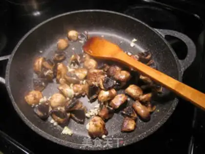 Make The 9th floor tower fried mushrooms and sweet beans step 2
