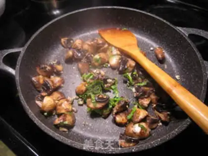 Make The 9th floor tower fried mushrooms and sweet beans step 3