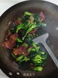 Make Cream beef egg noodles step 1