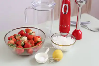 Make Sweet strawberry sauce step 0