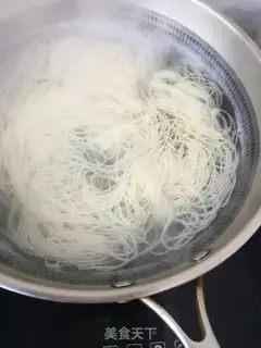 Make Hot noodles for fresh berry step 16