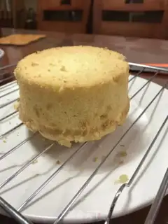 Make Four-inch birthday cake step 7