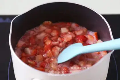Make Sweet strawberry sauce step 4
