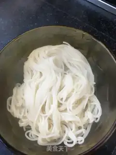 Make Hot noodles for fresh berry step 18