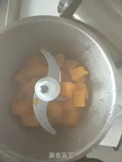 Make A cabbage fan, a wooden ear dumpling step 1