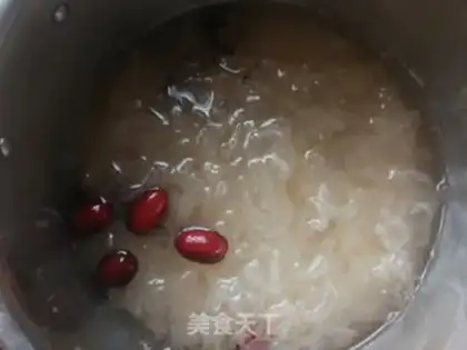 Make "Red dates, silver ears, pumpkin round." step 4
