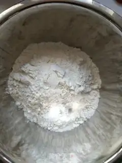 Make A cabbage fan, a wooden ear dumpling step 3