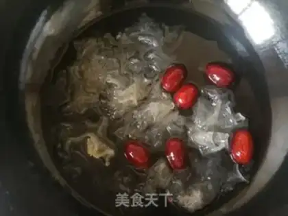 Make "Red dates, silver ears, pumpkin round." step 5