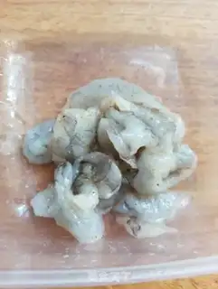 Make Pickle shrimp sushi rolls step 1