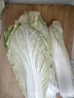 Make A cabbage fan, a wooden ear dumpling step 6