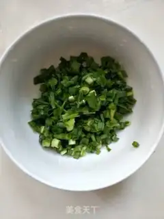 Make A cabbage fan, a wooden ear dumpling step 7