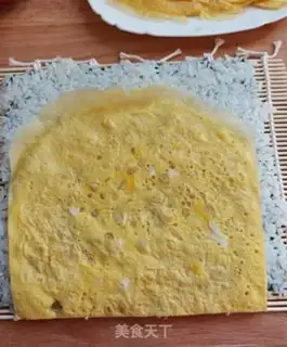Make Pickle shrimp sushi rolls step 9