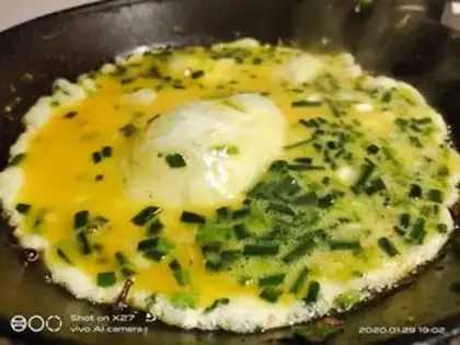 Make Onion fried eggs step 1