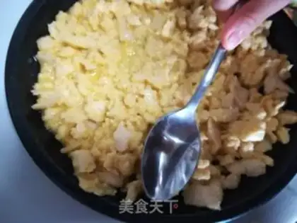 Make Egg bun pizza step 3