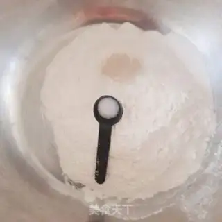 Make Black pepper sausage pizza step 0