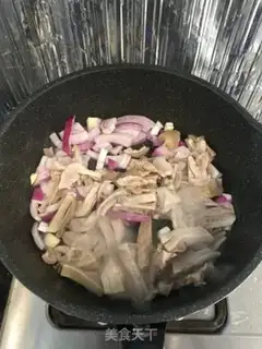 Make Onion fried pigs step 2