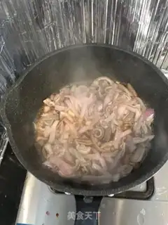 Make Onion fried pigs step 4