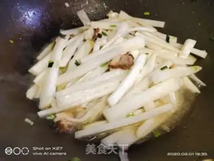 Make Five bouquets of radish step 5