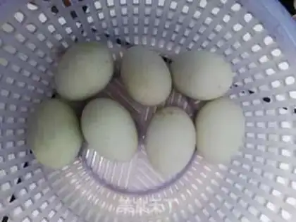 Make Pickled duck eggs step 1