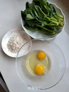 Make oatmeal spinach fried eggs step 0