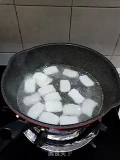 Make Pineapple sausage pastry soup step 2