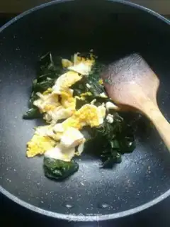 Make Doughnut shrimp sauce fried eggs step 6