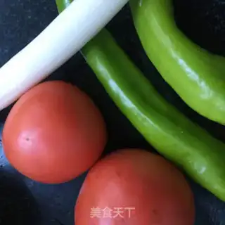 Make Pepper tomato fried eggs step 0