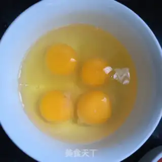 Make Pepper tomato fried eggs step 3